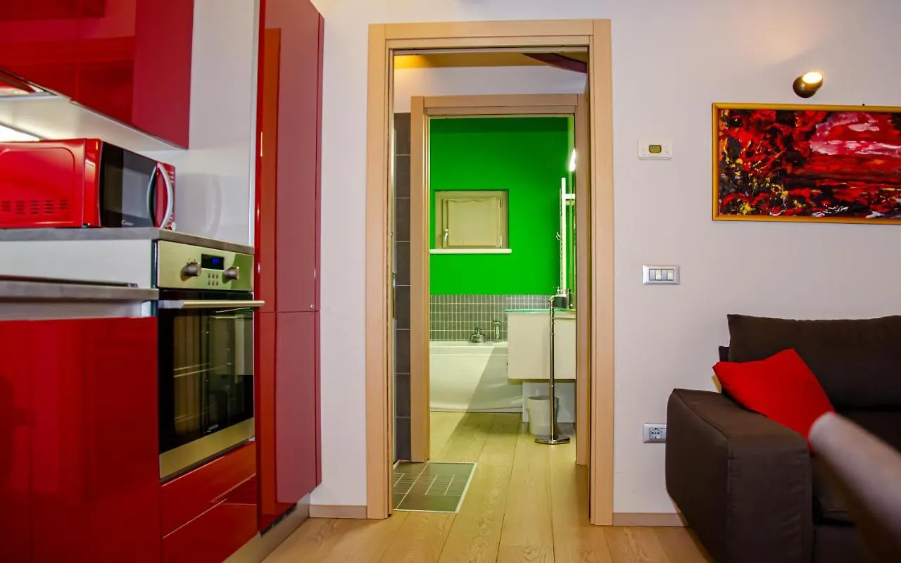Holiday House Viola Tirano 0*,