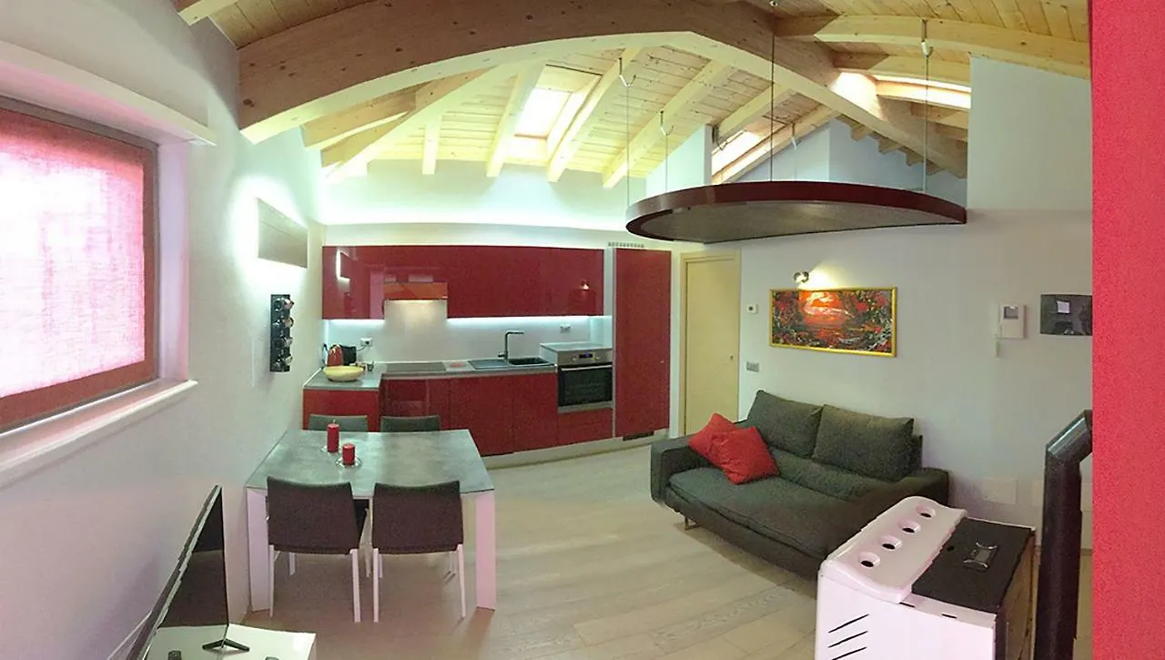 Holiday House Viola Tirano 0*,
